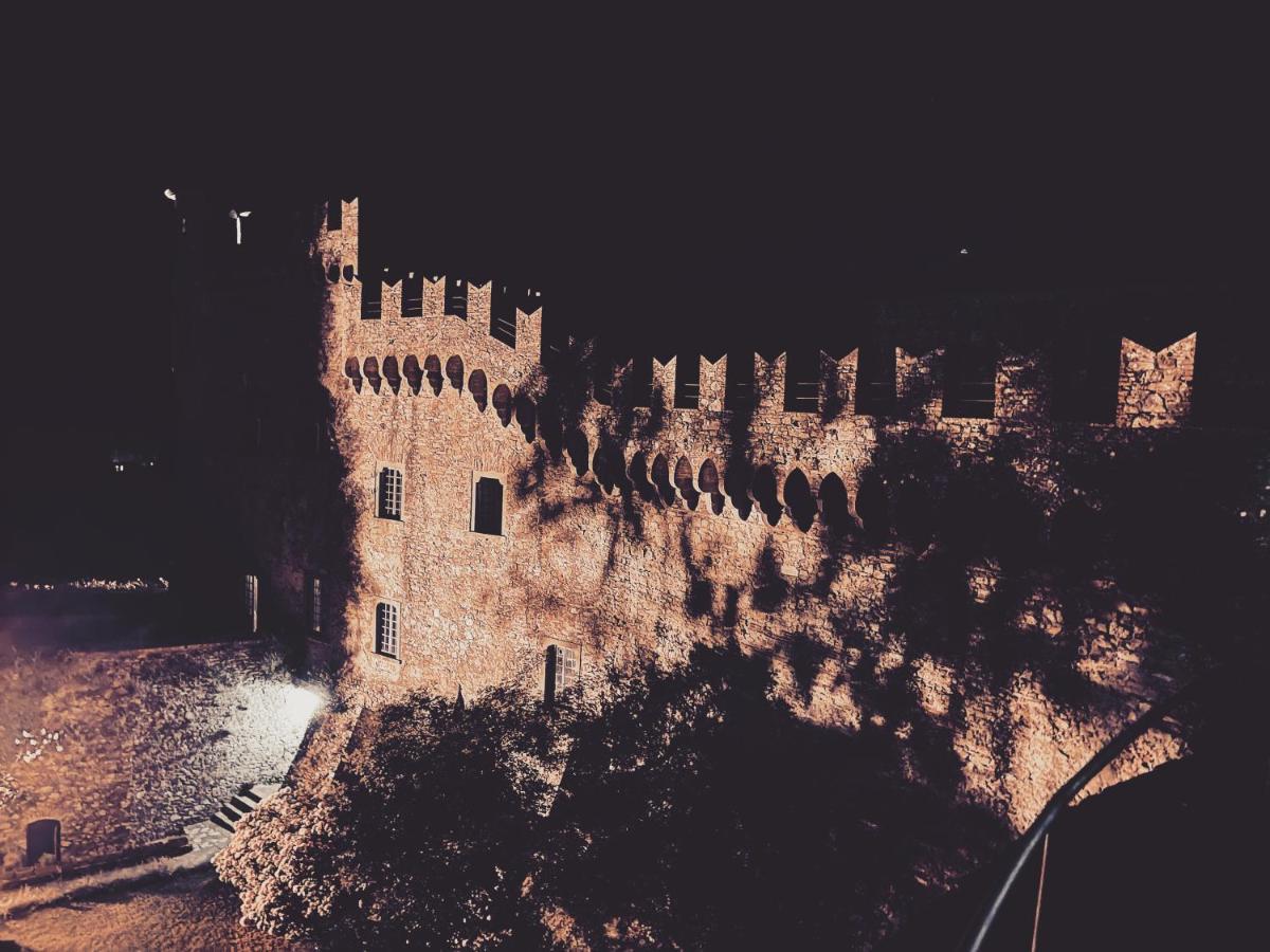 Castello Malaspina Di Fosdinovo Hotel Екстериор снимка